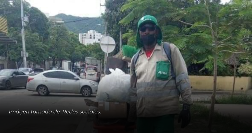 Trabajador de aseo en Santa Marta se hace viral por acto de honestidad.