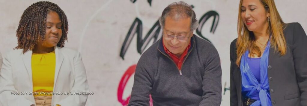 Presidente Gustavo Petro, sancionó la ley que prohíbe las corridas de toro