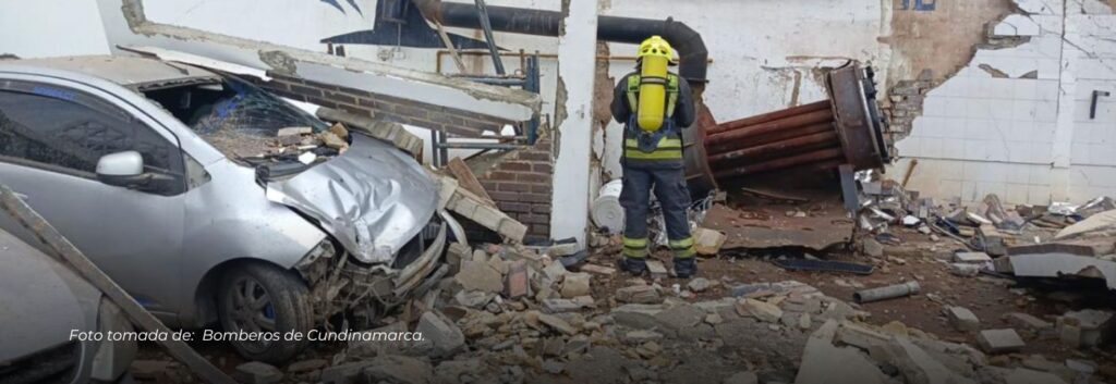 Dos muertos y 10 heridos tras fuerte explosión en piscina de Mesitas del Colegio