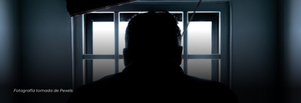 El padre del menor que murió por detonación de arma debe cumplir detención domiciliaria