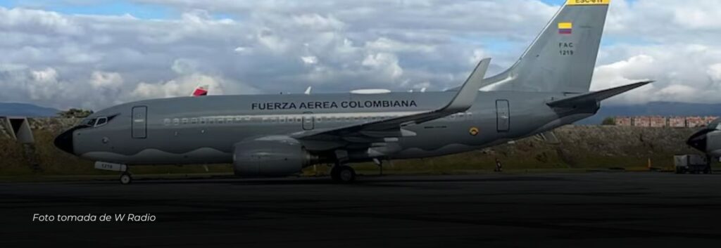 Salió el primer avión de Colombia que regresará a 110 deportados