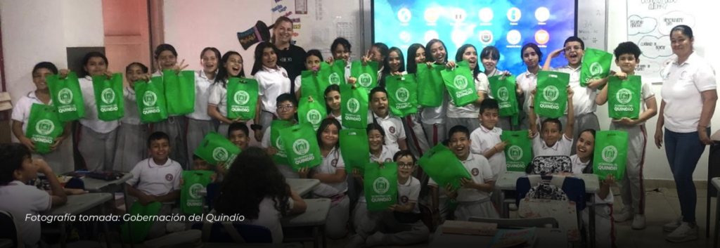 700 estudiantes del Club de Defensores del Agua en Quindío reciben Kits Escolares