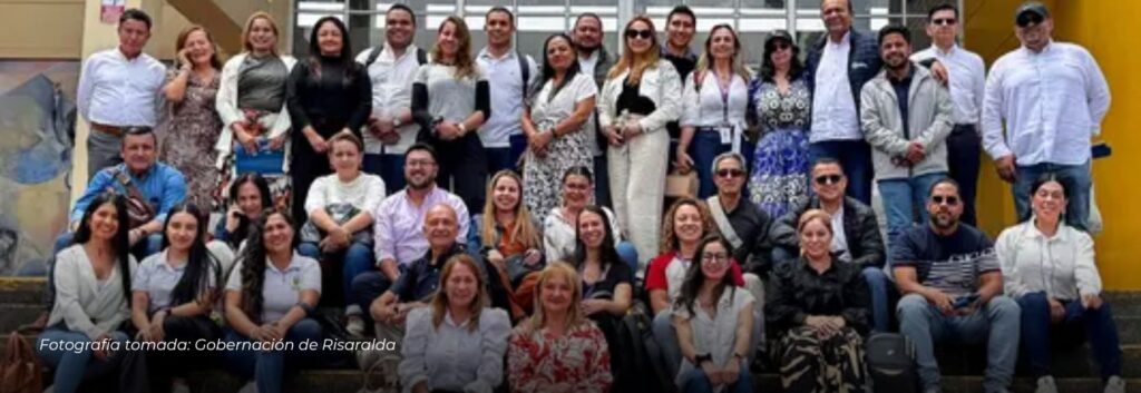 Jóvenes de Santa Rosa presentan innovadores proyectos escolares a secretarios de Educación