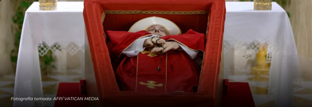 En imágenes: El Vaticano difunde las primeras fotografías del Papa Francisco tras su fallecimiento