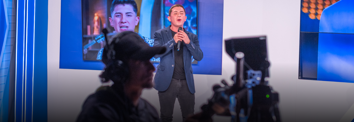 De los buses a los grandes escenarios: Kevin Muñoz, el cantante de Pensilvania que transforma sueños en canciones