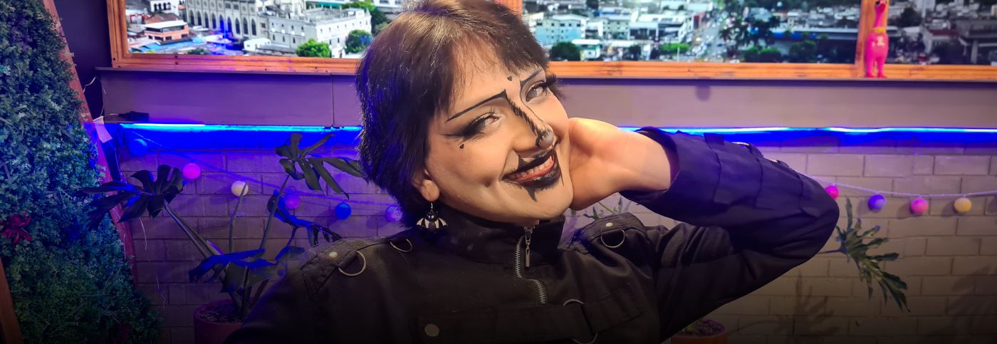 Evangelinee, el arte de transformarse en Pursephone Vampire: fuerza, danza y expresión drag desde Pereira