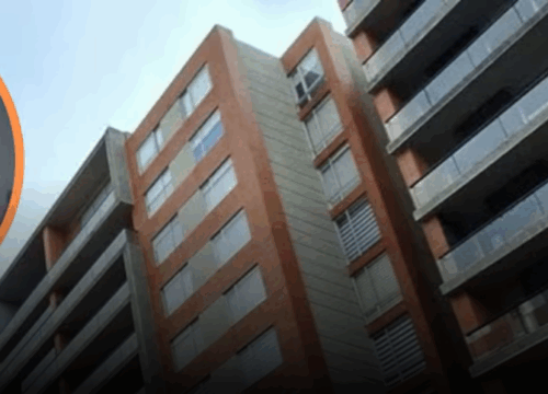 Mujer disparó al aire desde un balcón en Suba mientras gritaba frases desafiantes; vecinos registraron el hecho en video