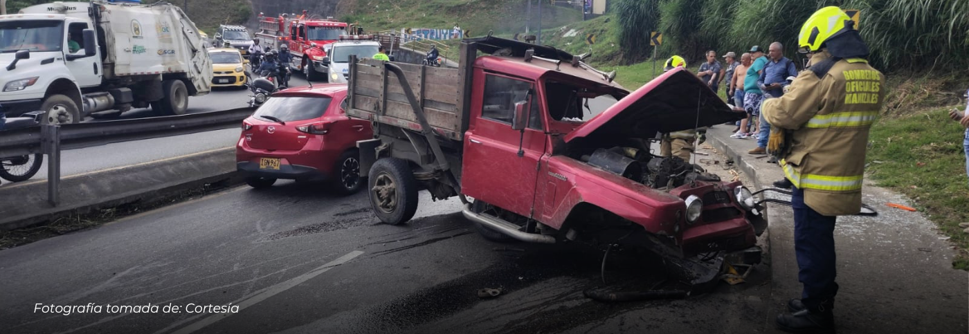 Vehículo perdió el control y chocó contra separador en el sector El Paraíso de Manizales
