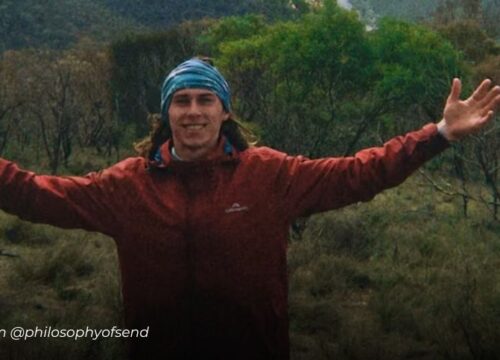 Joven australiano de 21 años sufrió graves lesiones tras lanzarse desde 42,5 metros por intentar romper un récord mundial