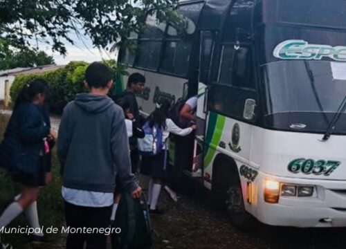 Gran avance en Montenegro: Transporte escolar beneficia a más de 200 menores del área rural