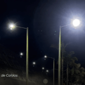 Iluminaria en la vía panamericana en Caldas