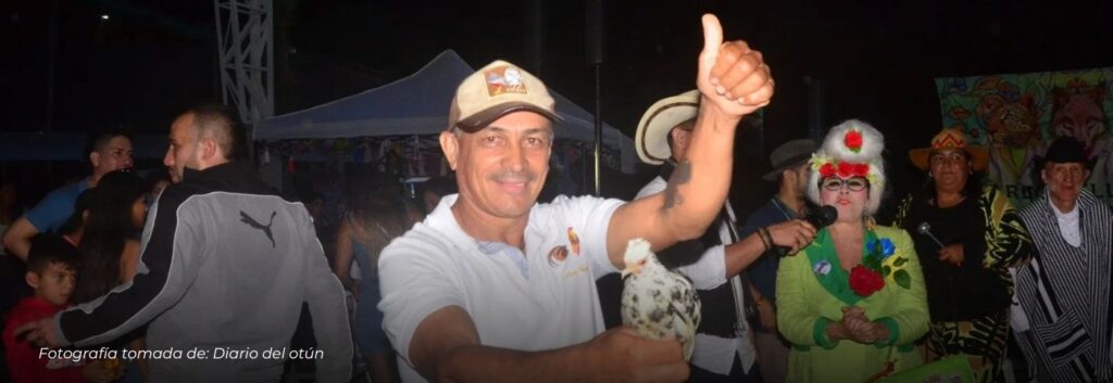 Tita, la gallina que se robó el show en la Feria del Gallo y la Gallina Ornamental en la Florida