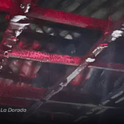 Techo de una edificación en llamas