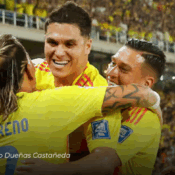 Jugadores Colombia celebrando gol en Barranquilla frente a Bolivia