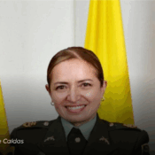 Nueva comandante de la policía de caldas junto al gobernador de caldas.