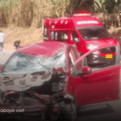 Choque entre motocicleta y vehículo en la vía Buenavista–Río Verde deja dos jóvenes fallecidos y un lesionado
