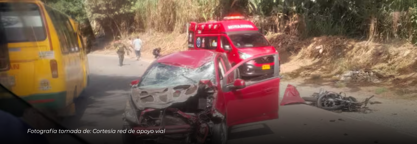 Choque entre motocicleta y vehículo en la vía Buenavista–Río Verde deja dos jóvenes fallecidos y un lesionado