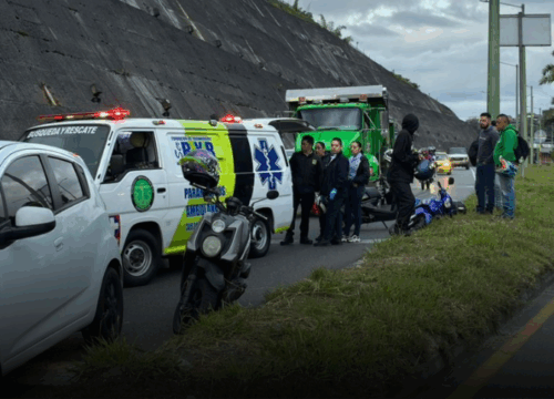 Accidente en la Panamericana de Manizales dejó una mujer lesionada tras colisión entre moto y vehículo