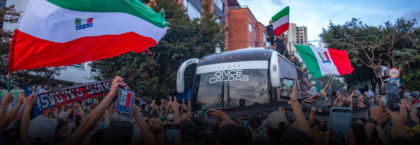 Cada partido, una fiesta: El ritual de la hinchada del Once Caldas