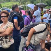 Personas en un plantón en Risaralda.