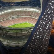 Arabia Saudí eleva el fútbol: así será el impresionante “Estadio Sky” del Mundial 2034 suspendida a 350 metros de altura