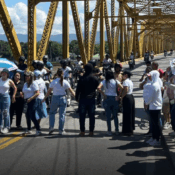Protesta pacífica en La Dorada por millonaria deuda de la Nueva EPS con el Hospital de Alta Complejidad