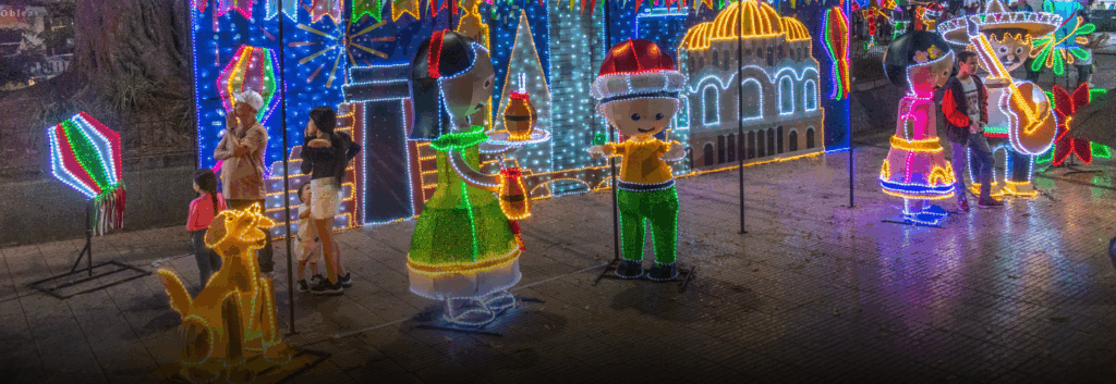 Armenia encendió su Navidad con un recorrido de luz por parques y glorietas de la ciudad