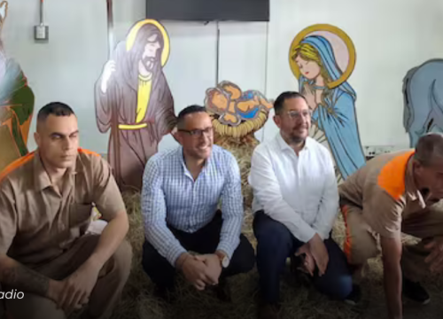 Privados de la libertad elaboran pesebre instalado en el Palacio de Justicia de Armenia como iniciativa de resocialización