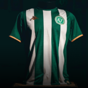 Chapecoense presenta camiseta en homenaje a Atlético Nacional y a las víctimas del accidente de 2016