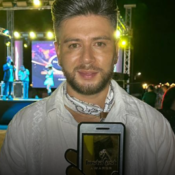 Sebastián Cardona, talento de Telecafé, brilla en los InstaFest 2025 y gana como Mejor Presentador Regional
