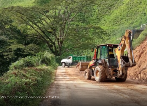 Caldas reporta más de 1.900 kilómetros de vías intervenidas en 2025 con maquinaria amarilla