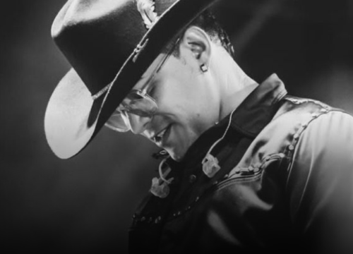 Hurtan equipo técnico del bus de Yeison Jiménez durante homenaje en el Movistar Arena