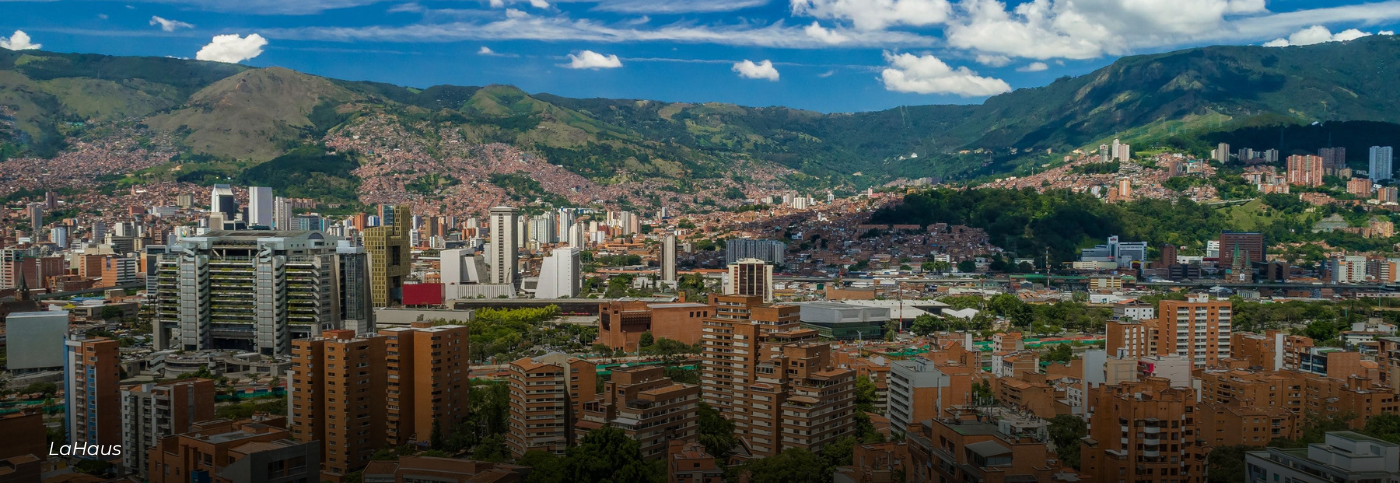 Polémica por precios de Airbnb en Medellín ante concierto de Bad Bunny