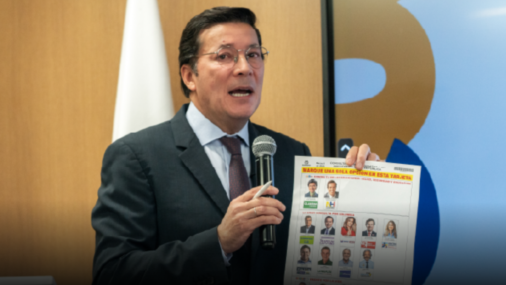 El registrador nacional presentó el nuevo diseño de la tarjeta electoral para las consultas del 8 de marzo