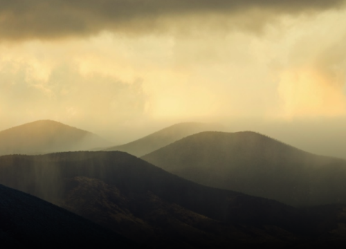 Frente frío y polvo del Sahara llegarán esta semana a Colombia y activan alertas ambientales