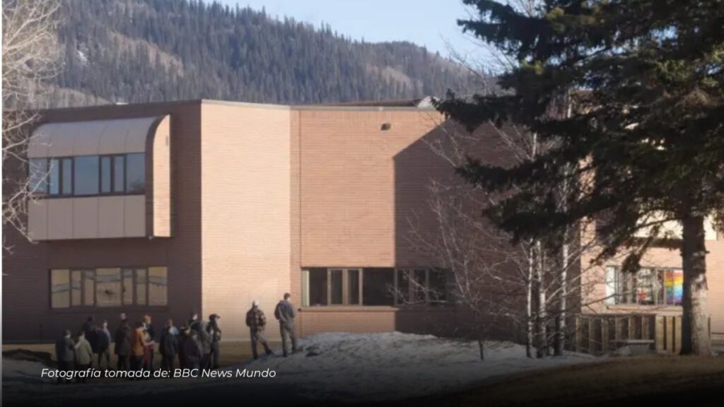Tiroteo en secundaria de Tumbler Ridge, Canadá, deja 10 muertos y más de 20 heridos