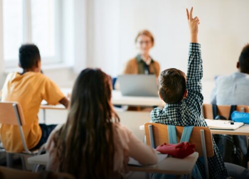 Docentes alertan cambios en la autoridad escolar y mayor presión en su ambiente laboral