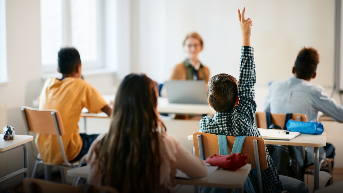 Docentes alertan cambios en la autoridad escolar y mayor presión en su ambiente laboral