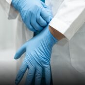 Refuerzan controles sanitarios a trabajadores cafeteros por exposición a plaguicidas en el Quindío