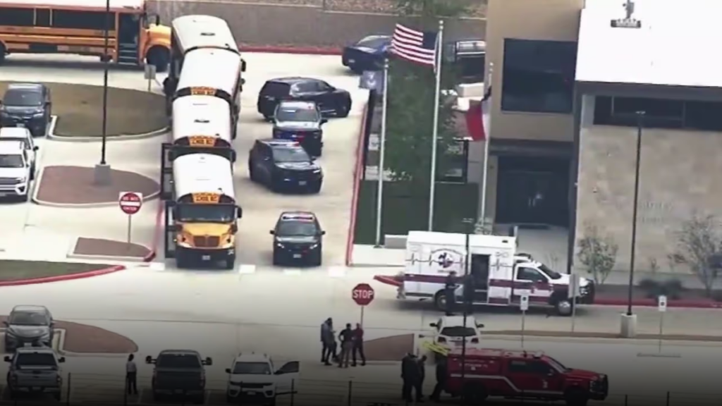 Autoridades investigan grave incidente en institución educativa de Texas