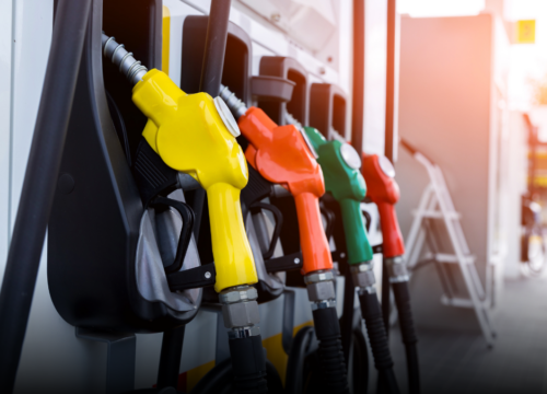 Gobierno oficializa nueva baja en el precio de la gasolina en Colombia