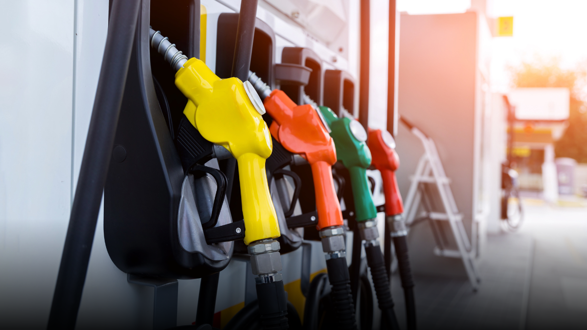 Gobierno oficializa nueva baja en el precio de la gasolina en Colombia