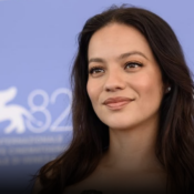 Premian a Natalia Reyes por su trayectoria internacional en festival de Cartagena