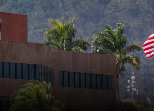 Estados Unidos vuelve a izar su bandera en Caracas tras años de ruptura diplomática
