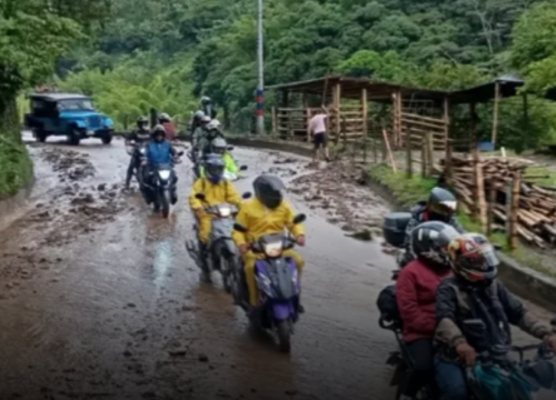 Habilitan paso controlado tras deslizamiento en vía entre Aranzazu y Neira