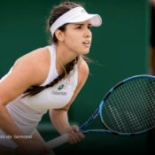 Camila Osorio debuta con triunfo sólido y avanza a segunda ronda en Indian Wells