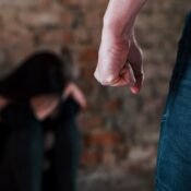 A prisión hombre acusado de torturar a su pareja durante seis meses en Medellín