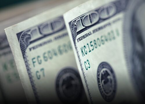 Dólar sube en Colombia por tensión en Medio Oriente y alza del petróleo