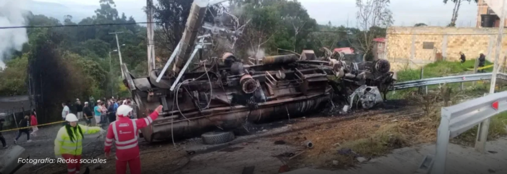 Vehículo con combustible se incendia tras perder el control en Cundinamarca