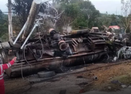 Vehículo con combustible se incendia tras perder el control en Cundinamarca